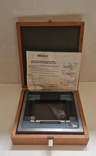 Mitutoyo 960-703 Precision Square Level 0.02mm/m w/ Wooden Case & Manual