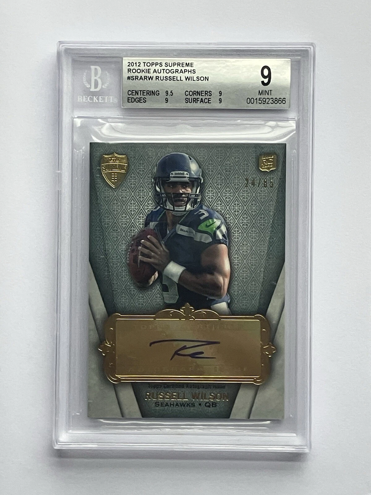 Russell Wilson Topps Supreme Rookie Autographs #SRARW Base