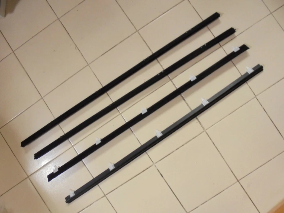 For Toyota Hilux 4Runner Pickup RN LN50 56 60 Weatherstrip Door Belt Rubber Seal Foto 4 de 4