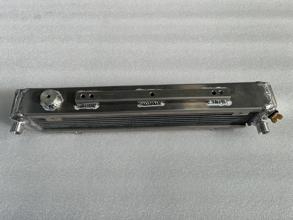 Enfriador de aceite de aluminio apto para Mercedes Benz W108/W109 280 SE/SEL 300 SE/SEL 1966-1980 Foto 3 de 4