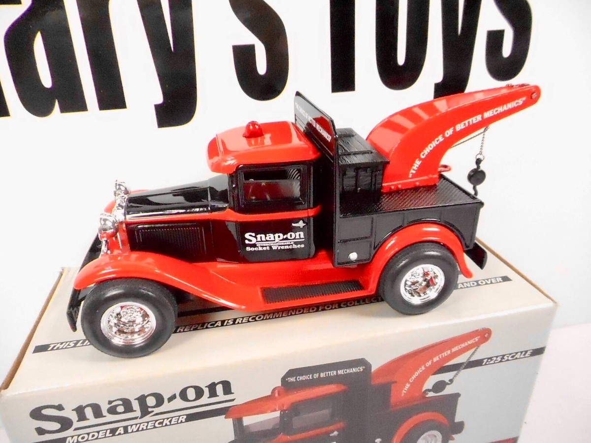 New Vintage Snap-On Tools Model A Wrecker Coin Bank 1:25