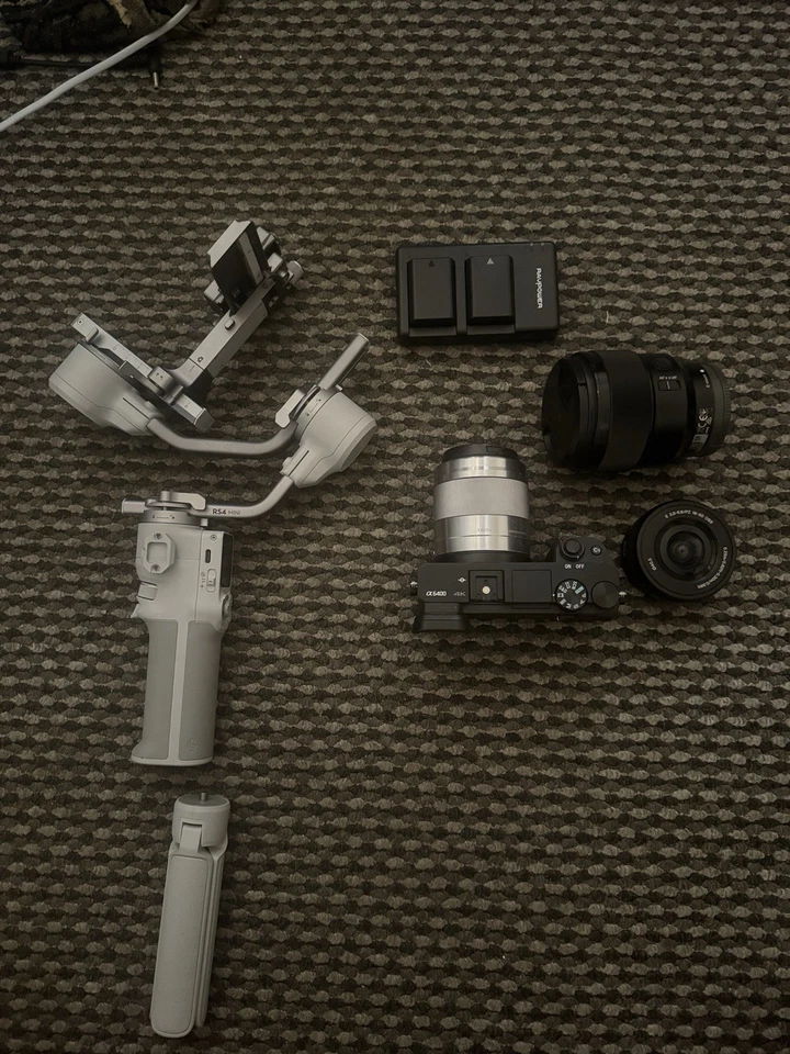 Sony A6400 & Pro Microphone, photo 1 of 5