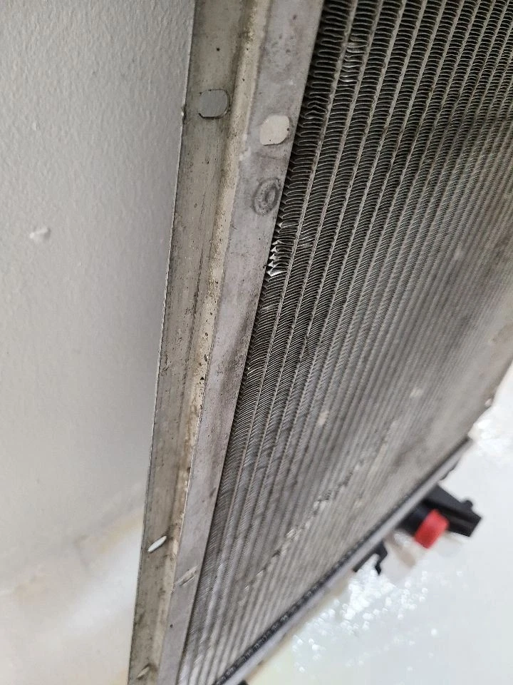 2005-2010 FORD MUSTANG 4.6L Radiator 9R3Z8005B 05-10 - Imagem 4 de 4