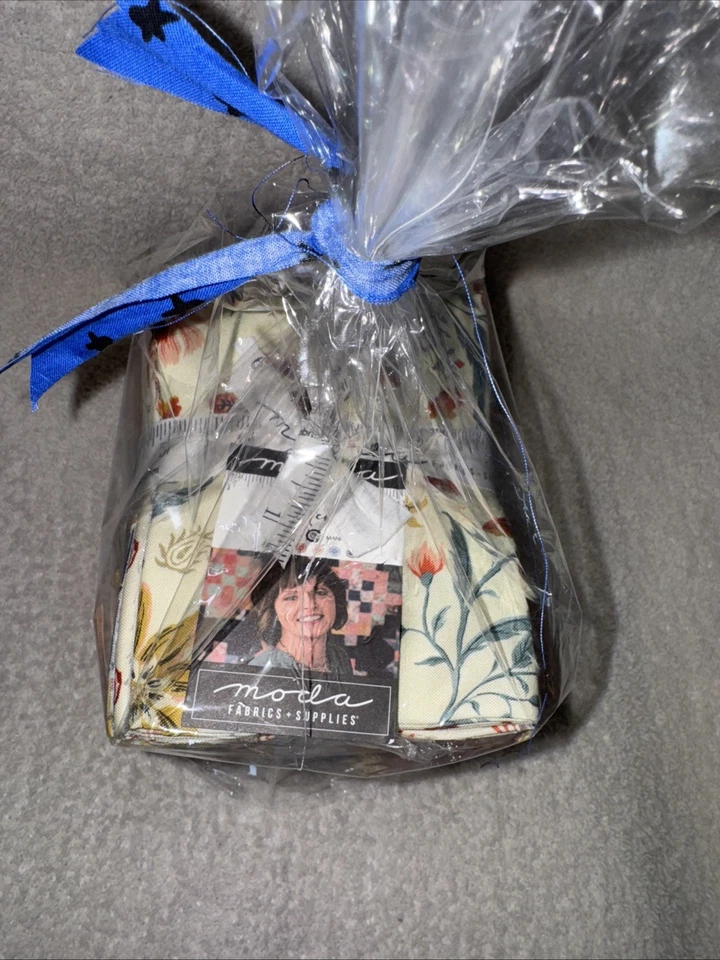 Cadence 29 Fat Quarter Bundle by Crystal Manning for Moda Fabrics - Image 2 of 4