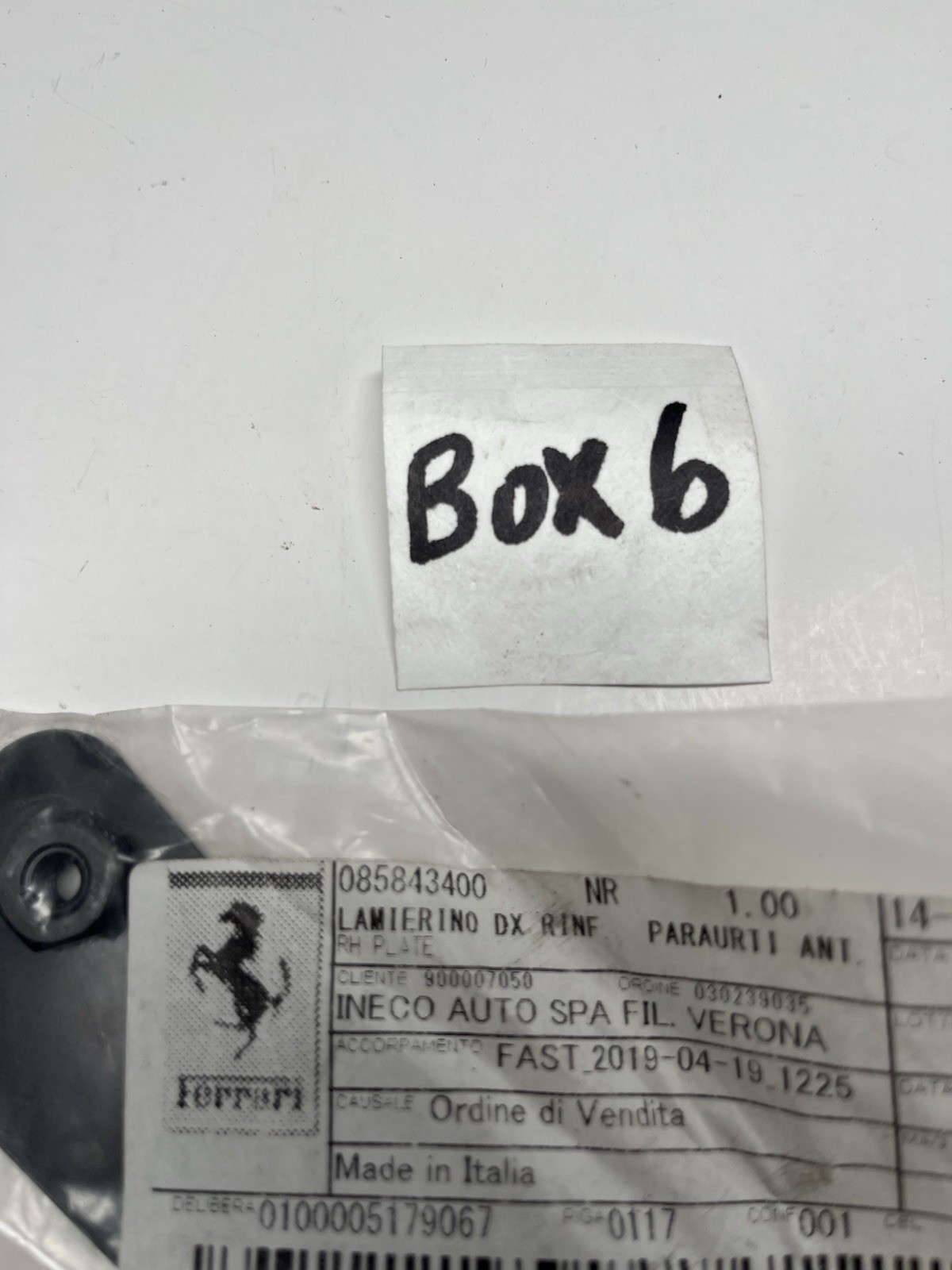 NEW FERRARI 458 SPECIALE SPECIALE APERTA FRONT BUMPER RIGHT PLATE 85843400 OEM