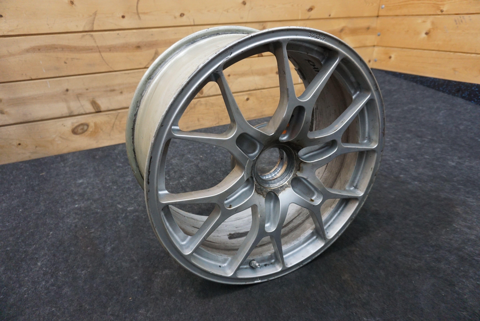 Front Right 19x9.5 Center Lock Racing Wheel Rim 341319 Ferrari 488 Challenge 18