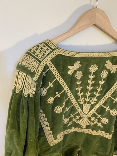 Magnolia Pearl Specialty Marishka Velvet Ukrainian Inspired Jacket - Bild 20 von 24