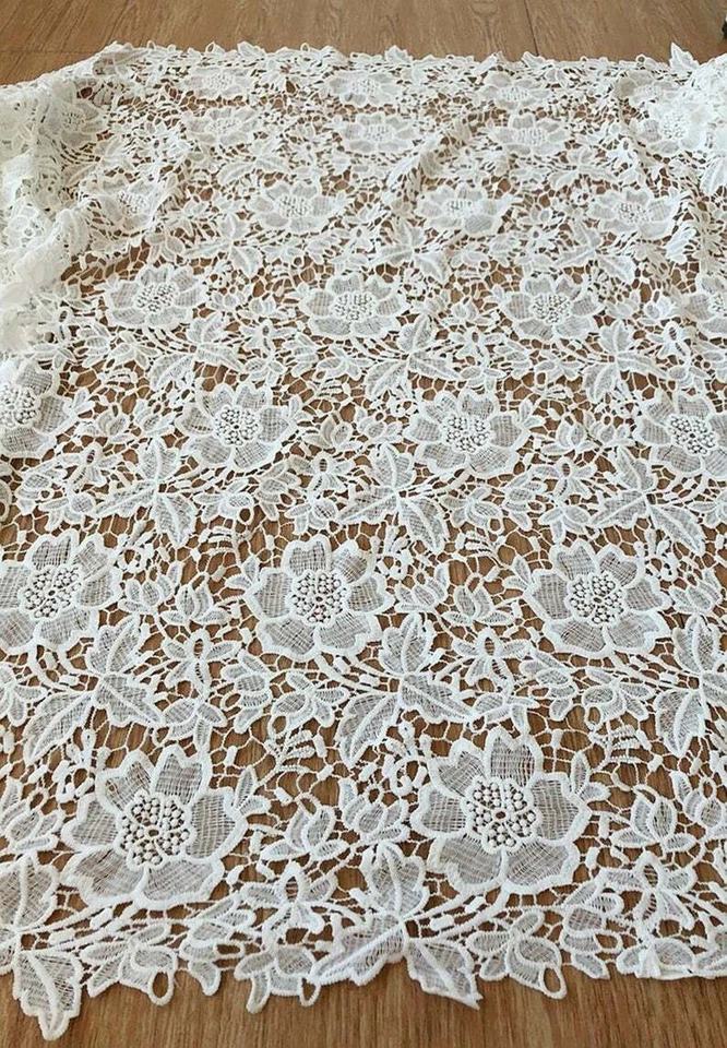 Vestido de tela de flores florales bordado ganchillo encaje guipur blanco por yarda Foto 2 de 4