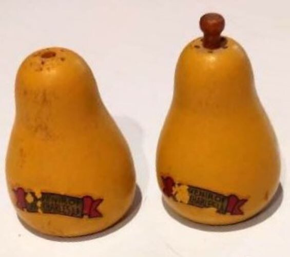 Souvenir Vintage Wooden Salt & Pepper Shakers shaped like a Pair of Pears