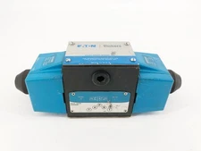 New Eaton Vickers DG4S4-016C-B-60 Pilot Valve 110/120V 879159 - No Box