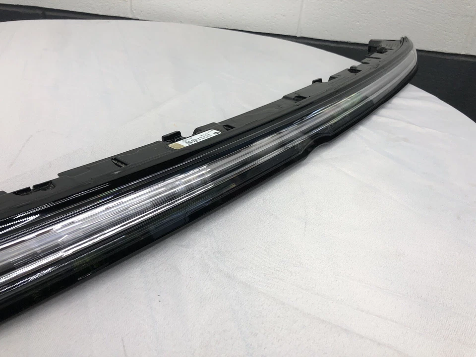 Barra de luz dianteira Volkswagen Atlas - Imagem 2 de 4