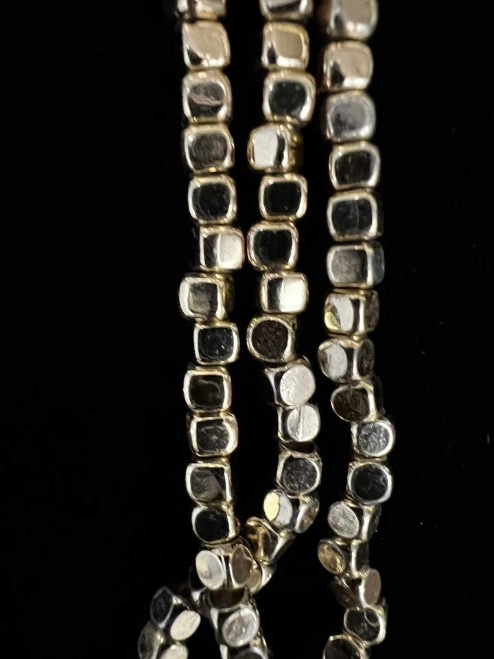 J Crew три слоя латуни цинка кубический цирконий золотистый бисер ожерелье б/у в отличном состоянии - Изображение 2 из 4