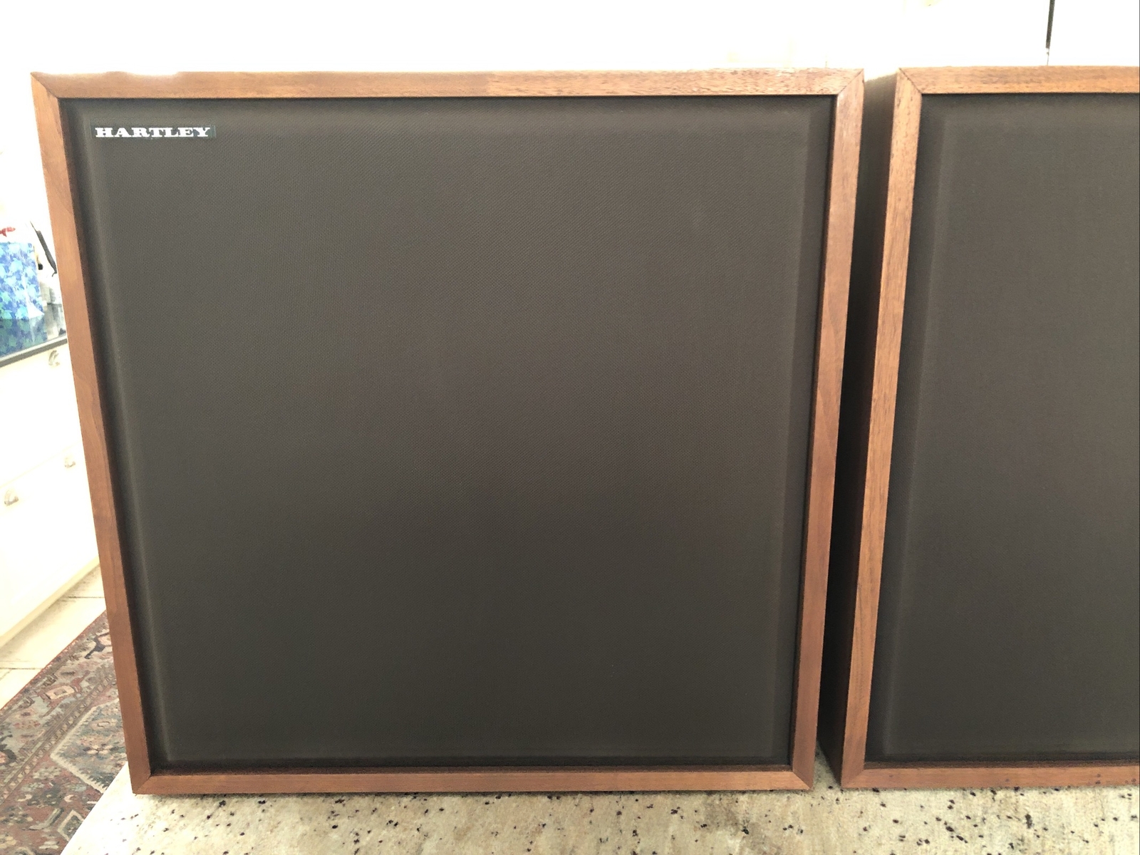 Hartley Zodiac 300A Walnut Wood (2) 4 ohm Speakers 78109/10 24”x 24”x