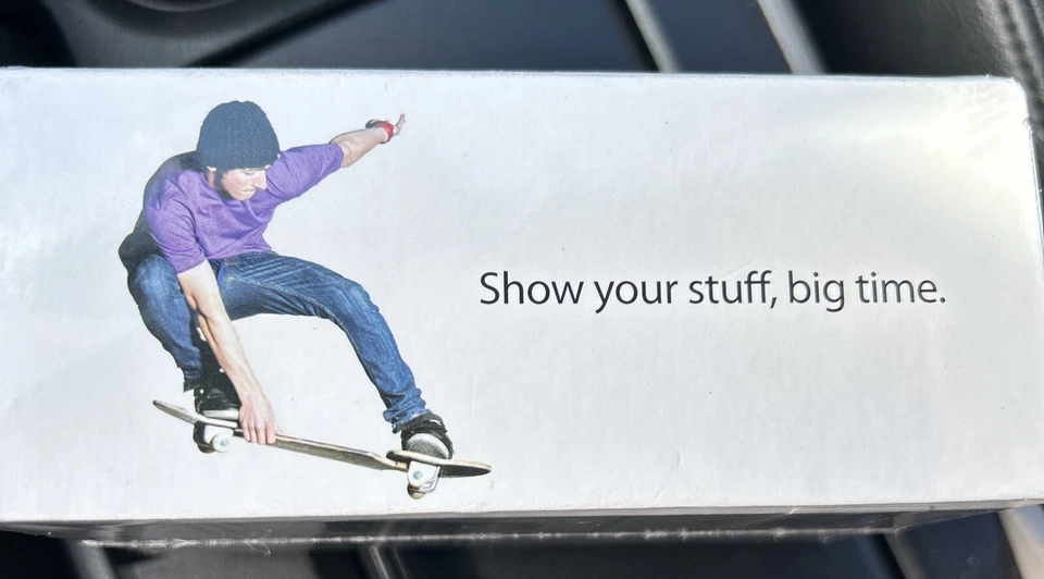 IPICO Hand-Held LED Projector for iPod & iPhone Model PJ205 BRAND NEW Sealed - Image 3 of 4