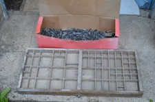 8 Kilos de Caractères d'Imprimerie Typographiques + Tiroir en Bois