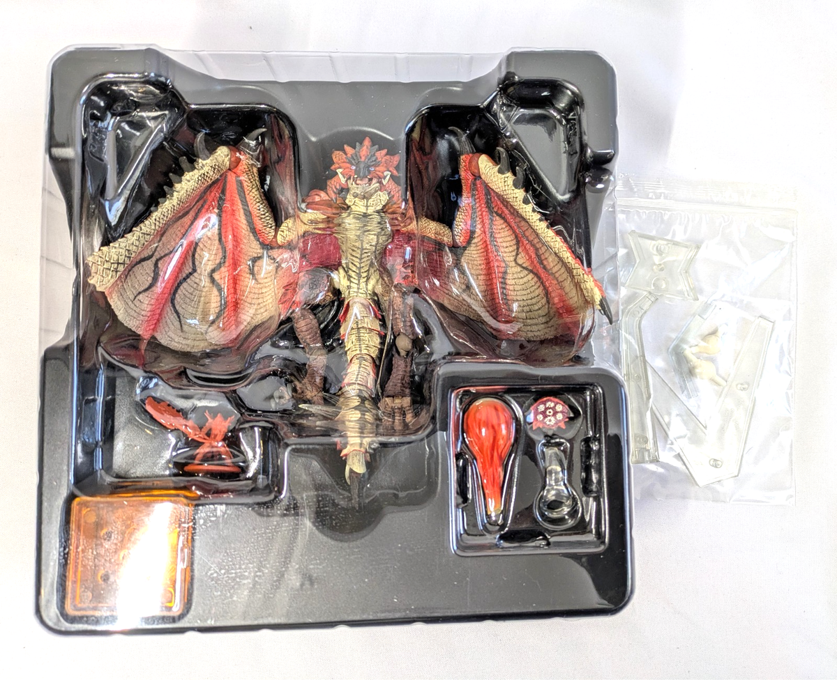 Revoltech Yamaguchi No.121 Liolaeus Monster Hunter Kaiyodo Figure