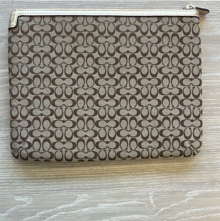 NEW SIGNATURE COACH TABLET IPAD CASE SLEEVE WITH LOGO - Image 2 of 4