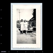 Old Vintage Photo WOMEN BY CLASSIC CAR AFFECTIONATE