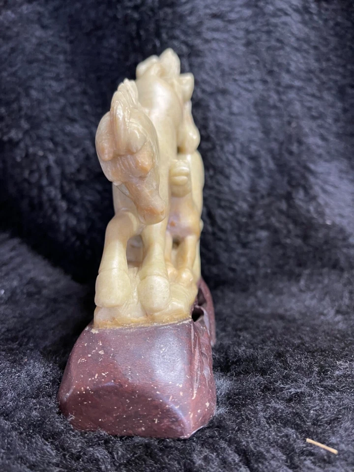 Винтажные резные лошади из мыльного камня коллекционные отличное состояние товара - Изображение 4 из 4