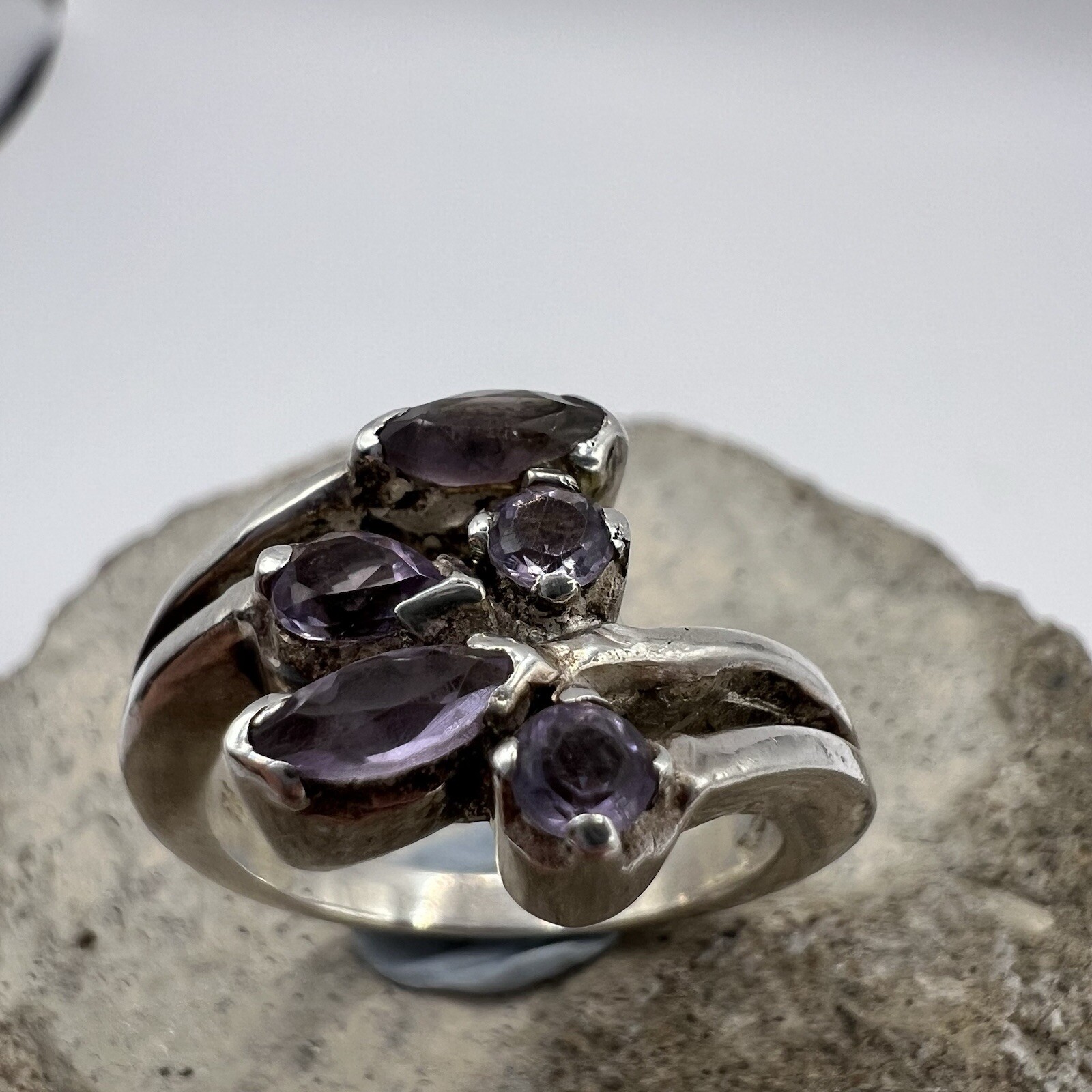 VINTAGE SOLID STERLING SILVER AMETHYST RING. SIZE… - image 4