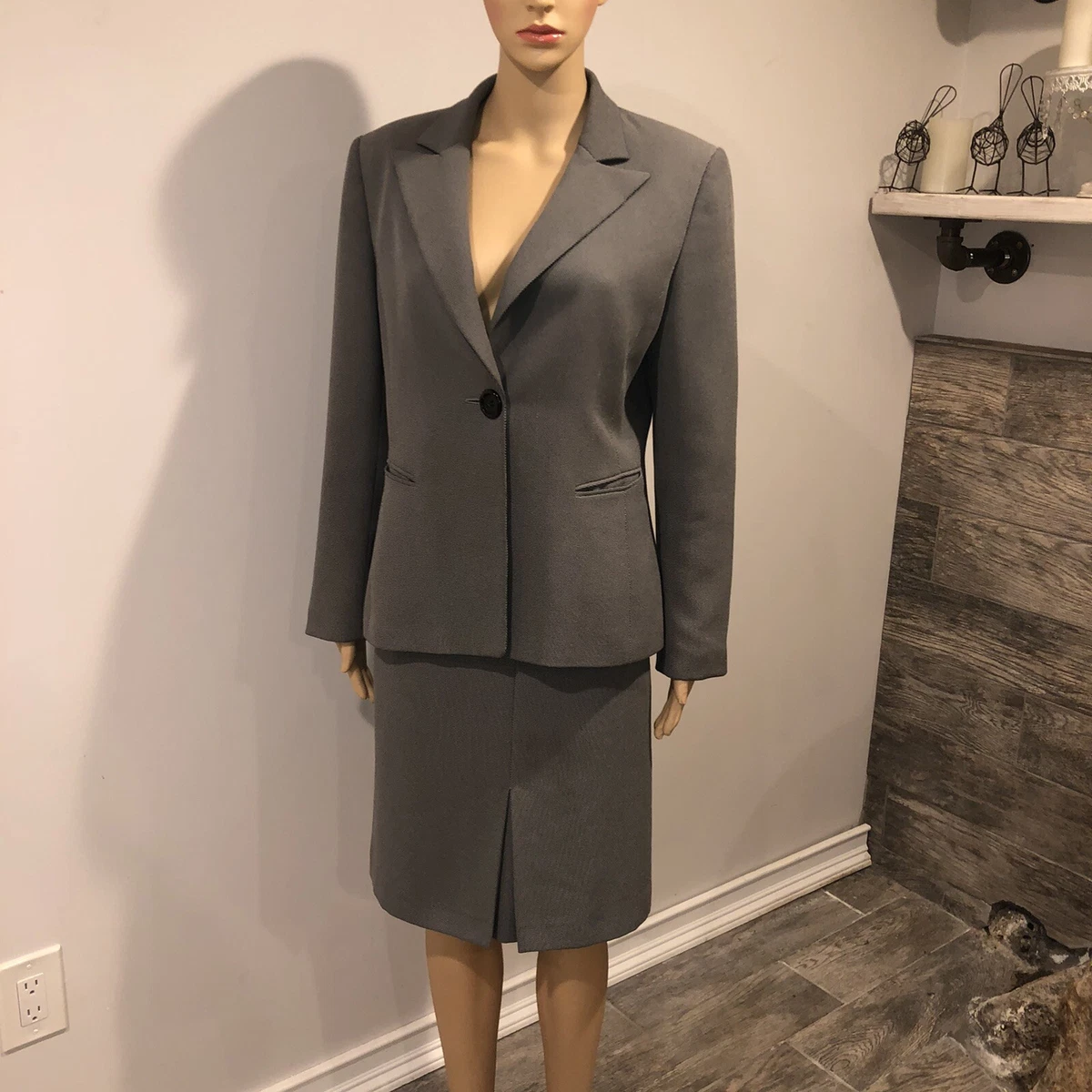 Tahari Arthur S. Levine blazer and skirt suit Size 10 eBay