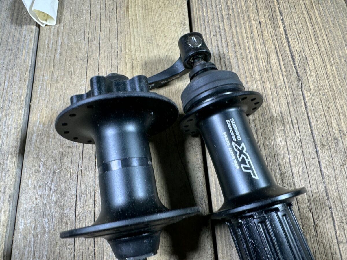 Shimano Deore XT Hubs FH-M765 32H Disc 6-Bolt & Centerlock Shimano Deore XT Hubs FH-M765 32H Disc 6-Bolt & Centerlock