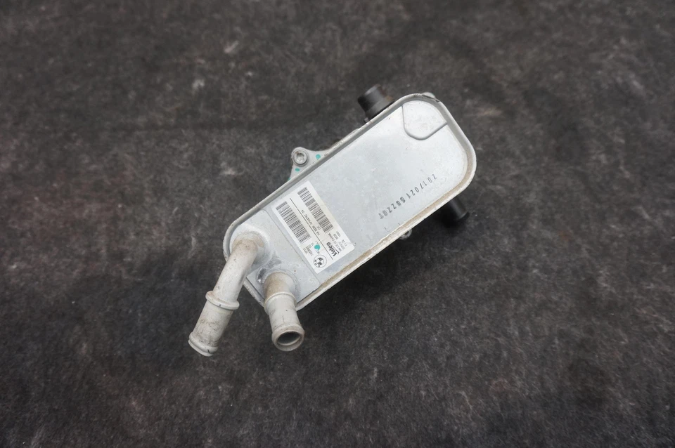 Intercambiador de calor enfriador de aceite de transmisión OEM 17117623685 BMW I3 94 REX 2014-21 Foto 2 de 4