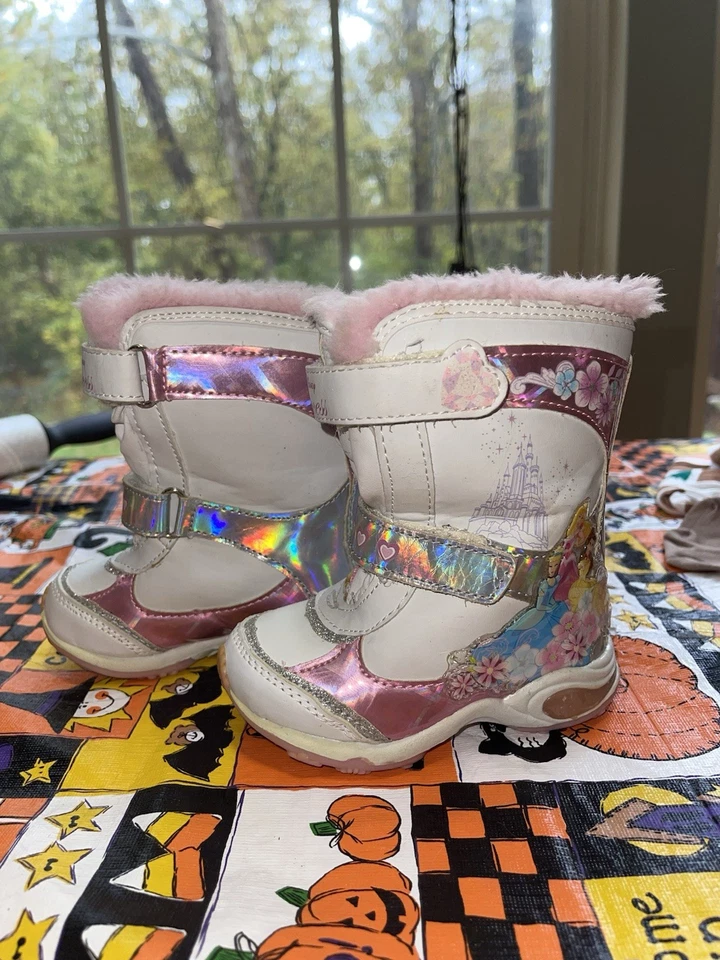 Botas de nieve vintage Y2K niño pequeño talla 5 princesa Disney 2010 Foto 3 de 4
