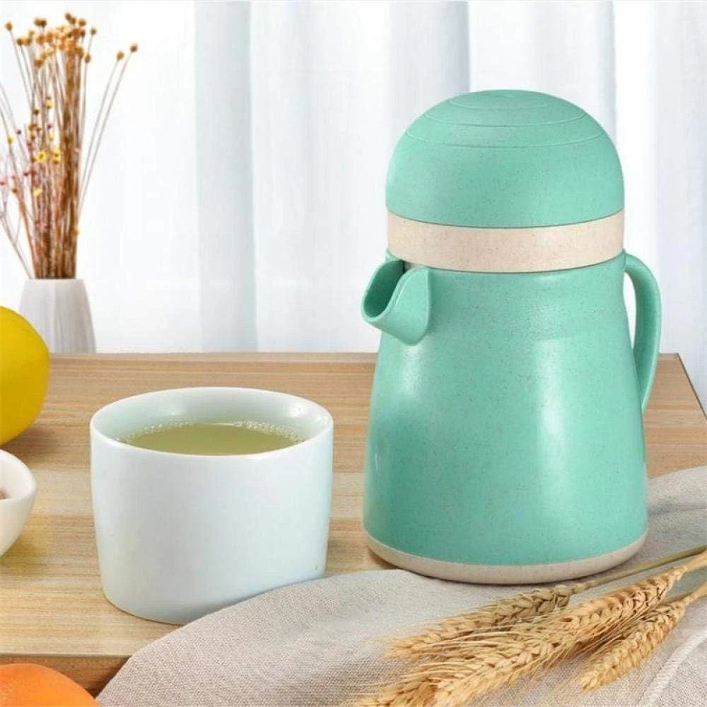 Portable household juice extractor for manual juicer
