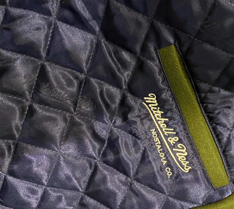 Chaqueta Universitaria Mitchell & Ness Talla 64 (2XL) Verde Lana Azul Borde Acolchado Satinado Foto 4 de 4