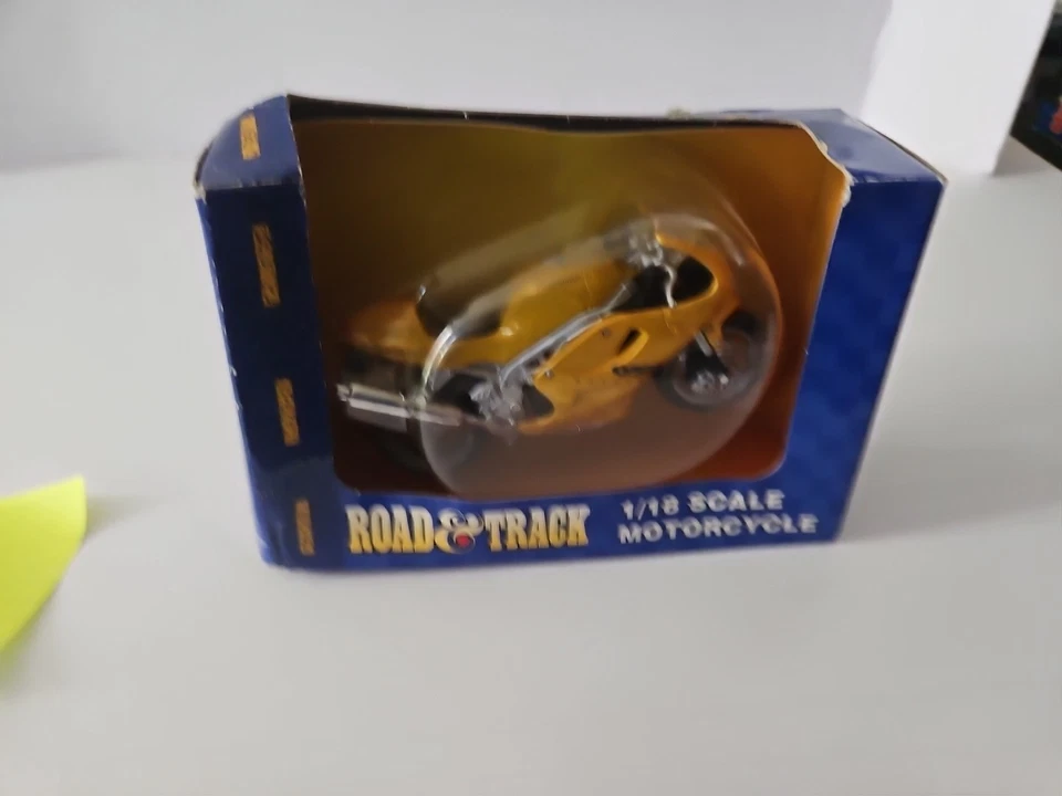 Road & Track Motorcycle 1/18 Scale Yellow Die Cast Daytona Triumph Motorcycle - Image 2 of 4