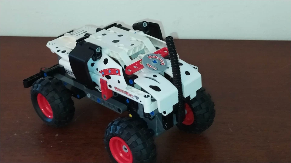 LEGO Technic 42150 Monster Jam Monster Mutt Dalmatian, foto 4 di 4