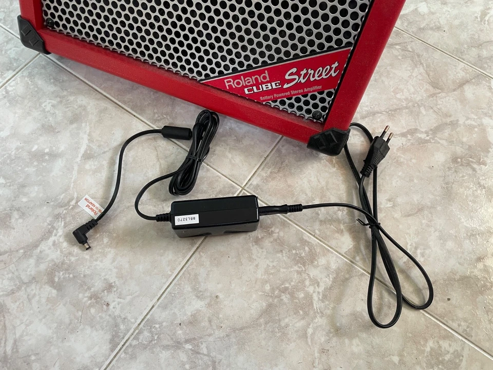 Roland Cube Street Rosso Amplificatore – Come Nuovo, Mai Usato - Immagine 3 di 3