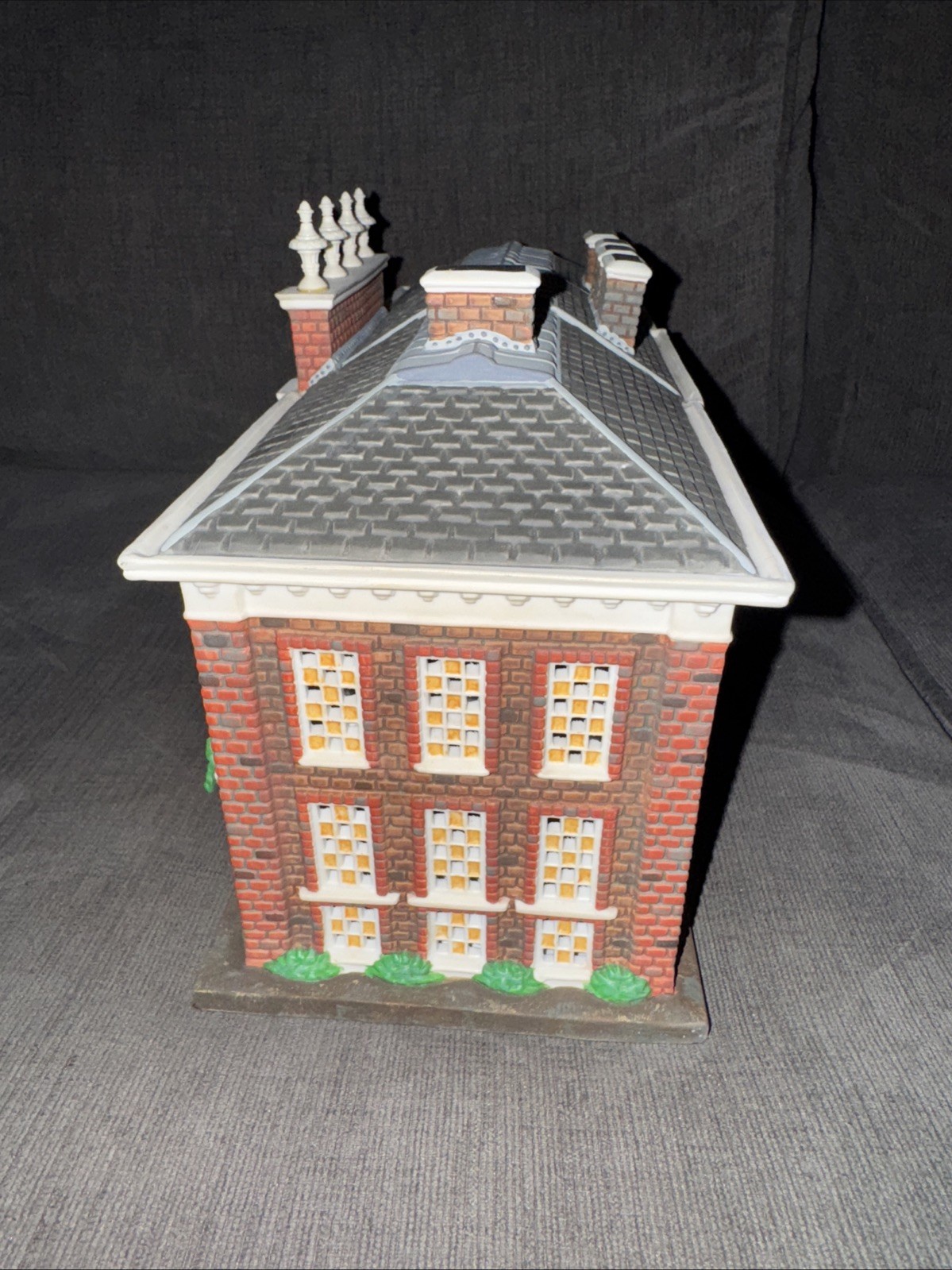 Dept 56 KENSINGTON PALACE 14" Illuminated House Dickens Village 58309 in Box