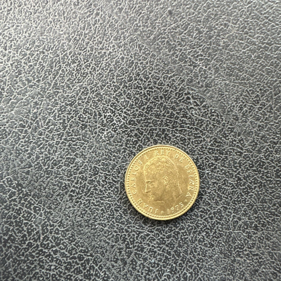1975 Spain Una Peseta 1 Peseta Coin.  Collectors Item. Excellent Condition. - Image 4 of 4