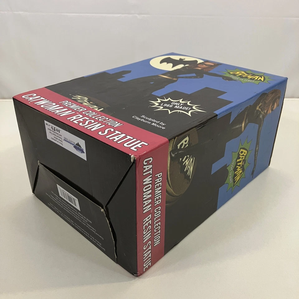 Estatua de resina Catwoman Premier Collection 54/1966 Diamond Select Batman Classic Foto 4 de 4