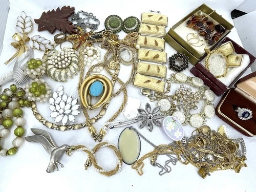 Estate Vintage Costume Jewelry Lot Necklaces Earrings Ring Bracelet Chain Pins