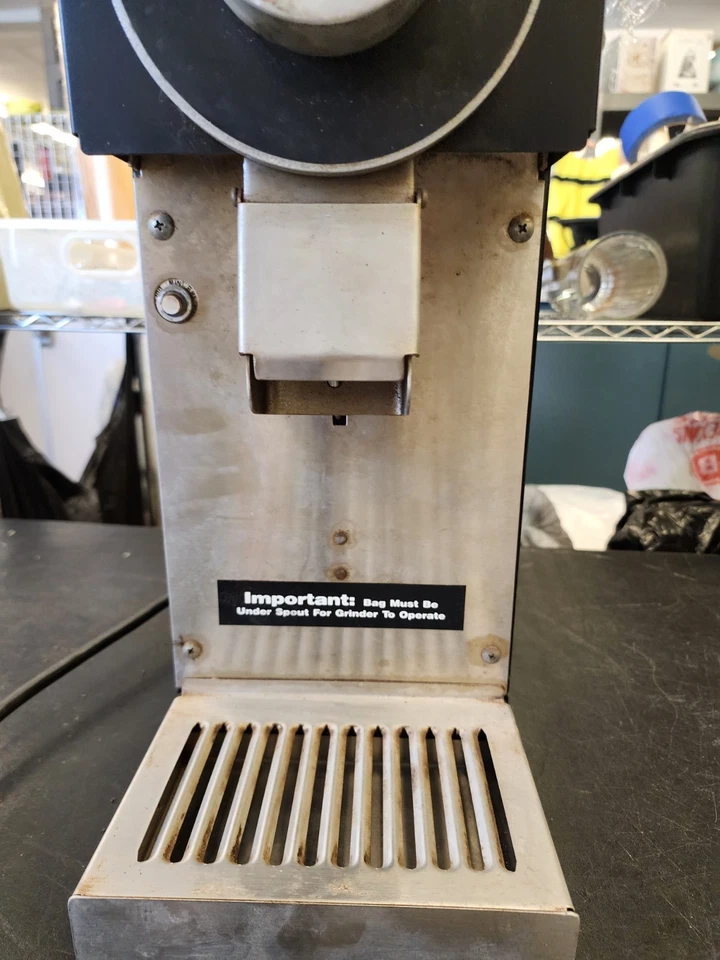 Moedor de café Grindmaster-Cecilware 835 funil resistente preto varejo - Imagem 3 de 4