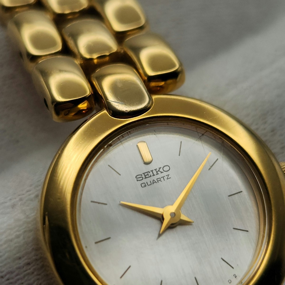 Seiko Ladies Gold Tone w/ Mother of Pearl Dial Quartz Watch 1N00