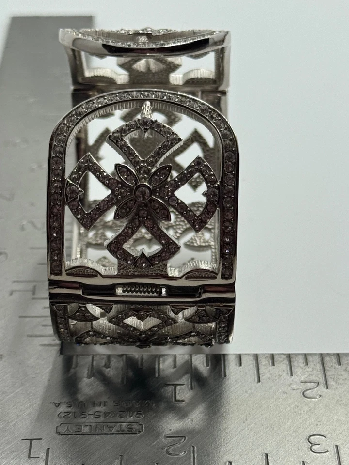 Suzanne Somers 水钻袖口银色铰边手链 — 第 3/4 张图片