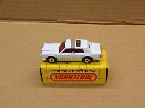 VINTAGE MATCHBOX SUPERFAST MB43 LINCOLN TOWN CAR ~ 1988 ~ NOS