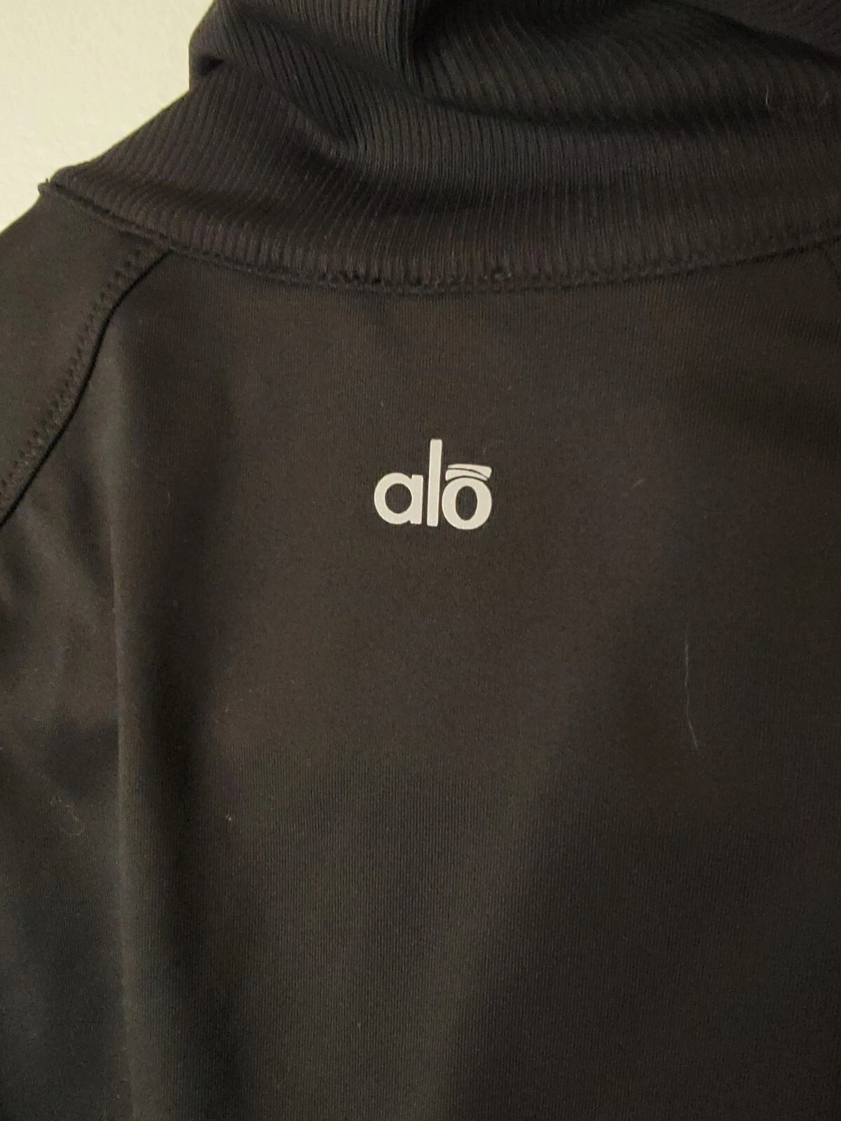 alo-yoga lakeside zip up pockets 