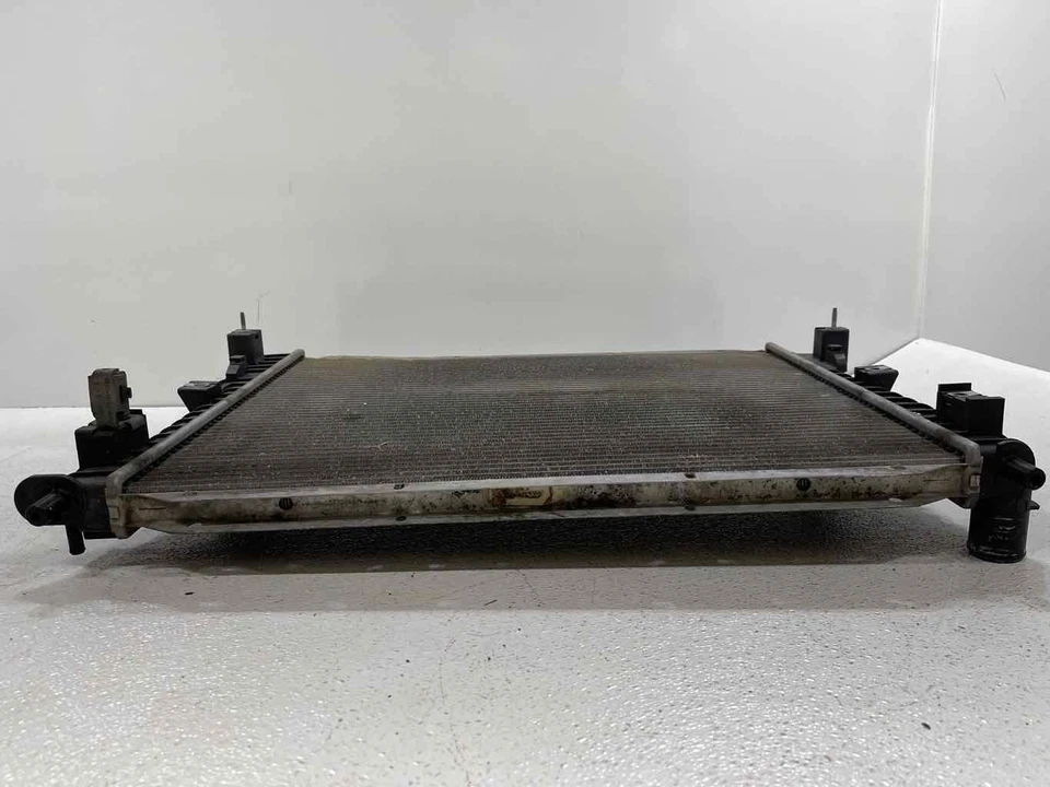 Radiador de refrigeración del motor 9R3Z8005B fabricante de equipos originales Ford Mustang 2005-2010 4,0 L AT Foto 2 de 4