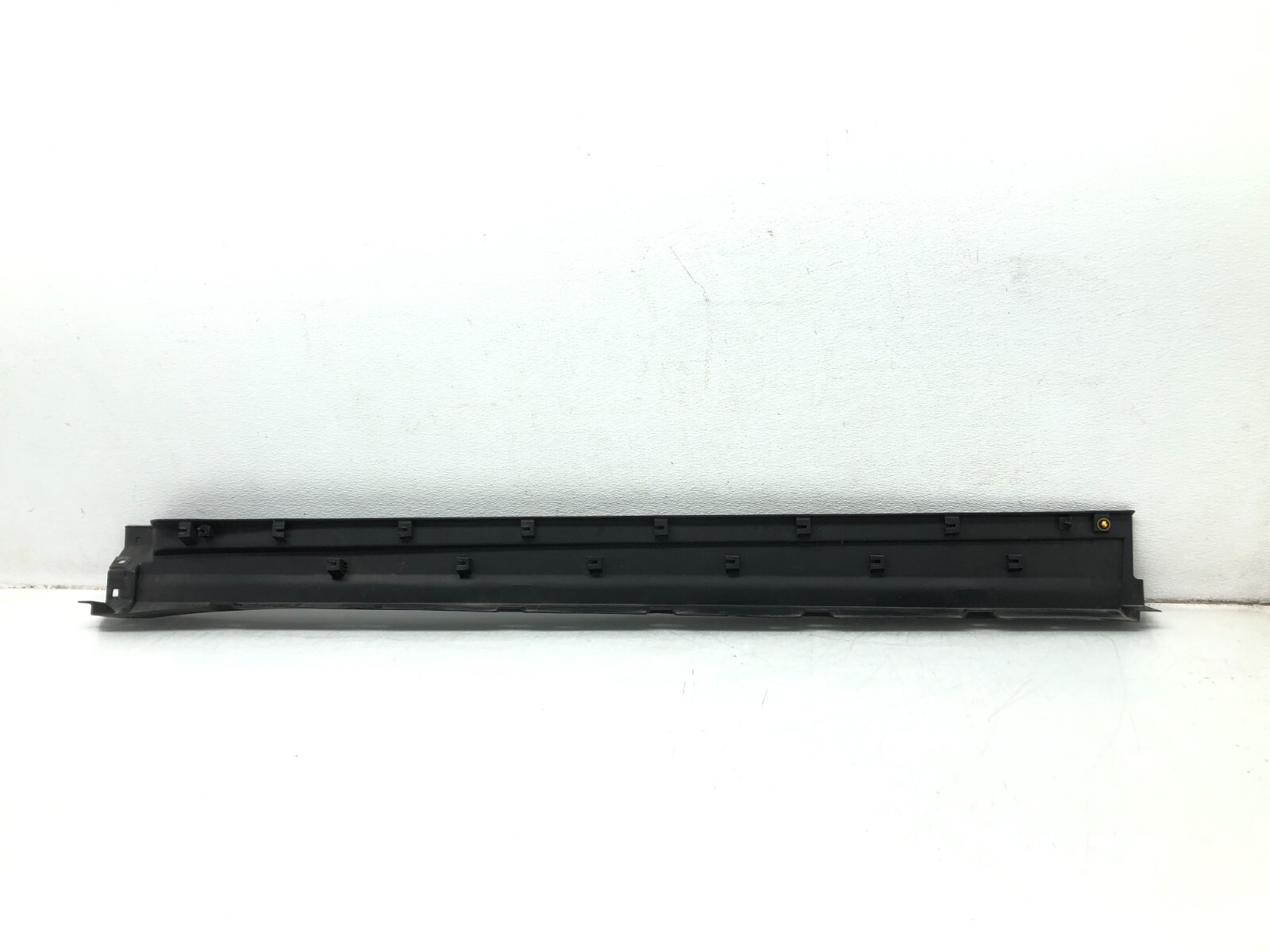 2017-2022 MASERATI LEVANTE LEFT DRIVER SIDE SKIRT ROCKER PANEL MOLDING OEM.