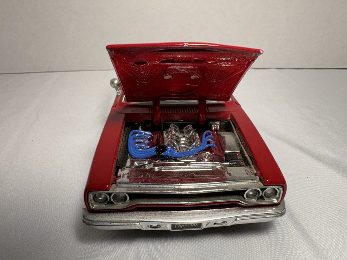 MAISTO 1/24 1970 Plymouth GTX PRO RODZ Diecast Model Car Red Black