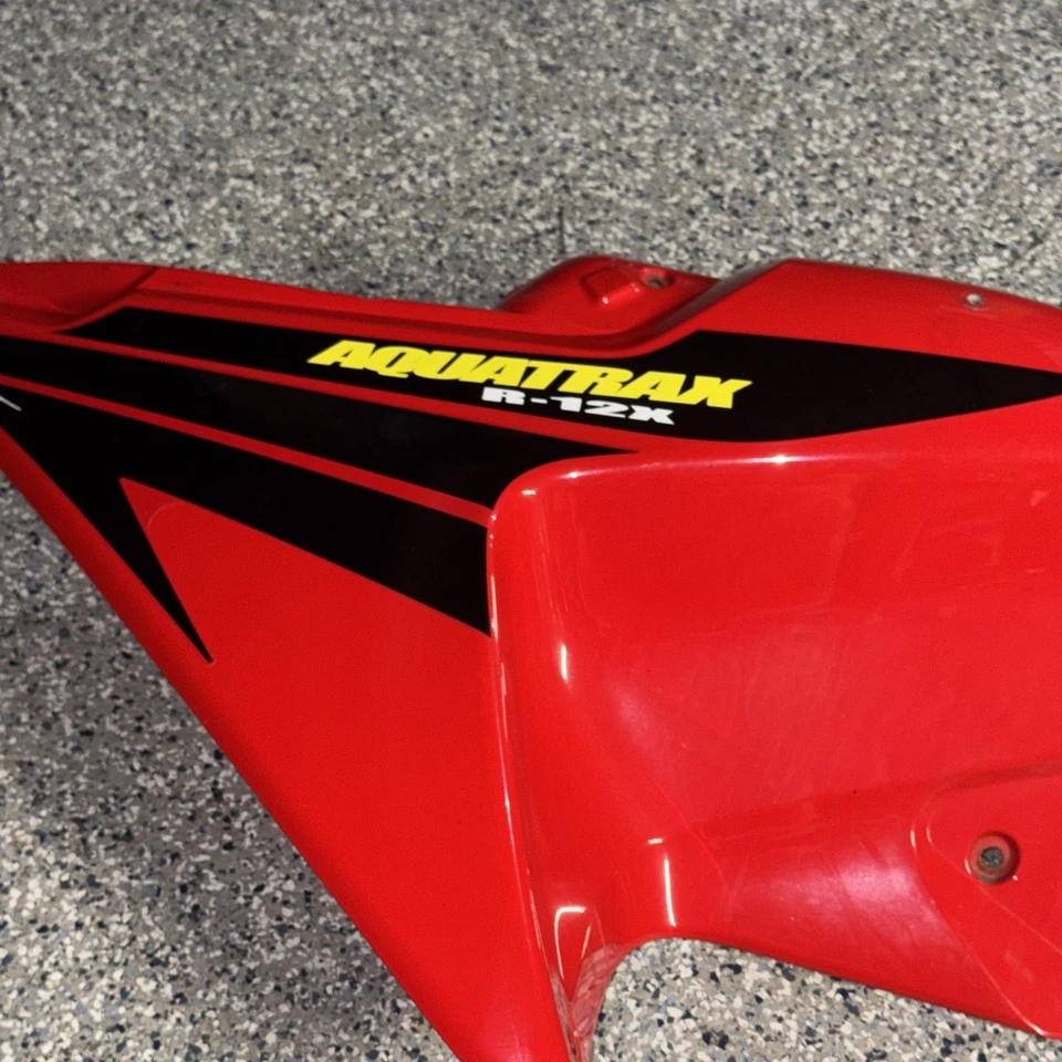 Honda ARX1200T2 2003 Aquatrax R-12X OEM LH panel de carrocería izquierda (rojo) Foto 2 de 4