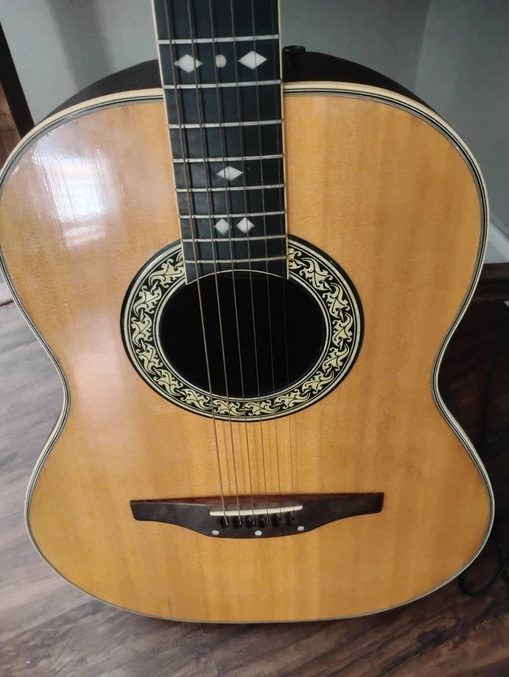 Vintage Ovation 1118 Glen Campbell 12 Cordas com Estojo - Imagem 2 de 4