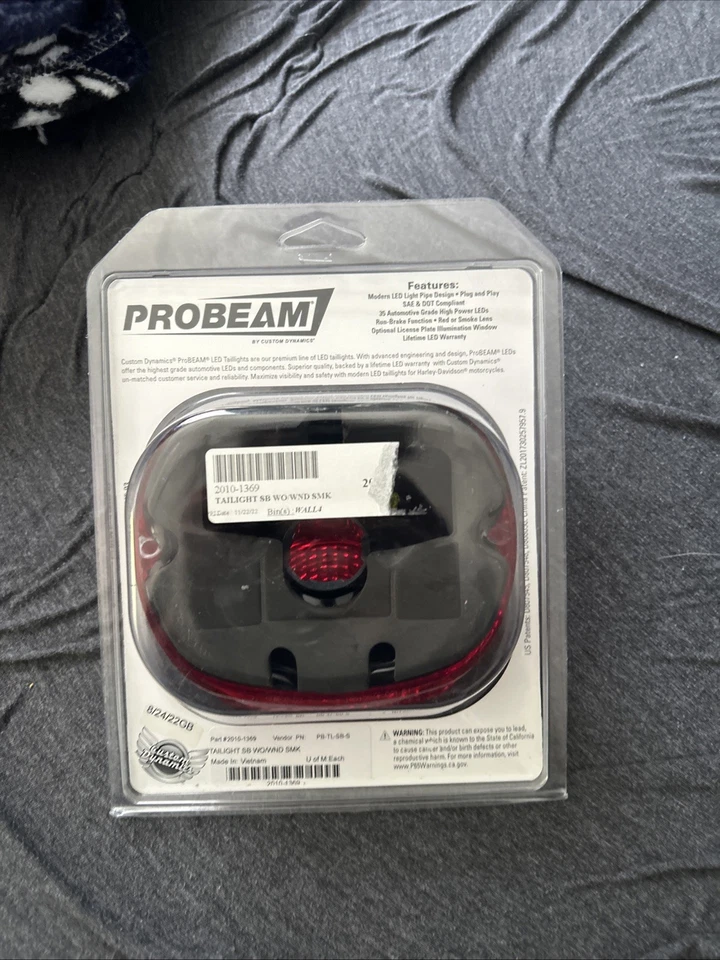 Lanterna traseira quadrada LED Custom Dynamics ProBEAM para Harley-Davidson – sem janela - Imagem 2 de 2