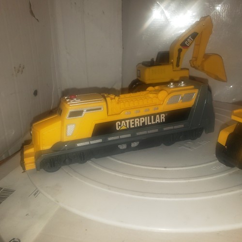Catipillar Toys Digger ....die Cast Train Mobile...plastic Dump Truck - Picture 3 of 11