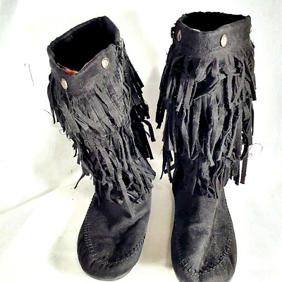 Mudd brand girls mukluk shaggy boots size 5 M .Not worn